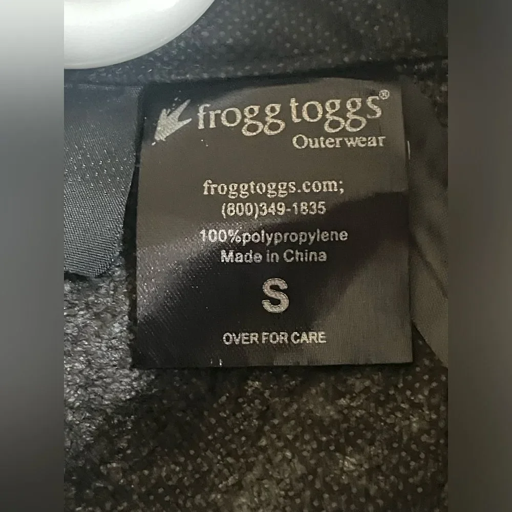 Frogg Toggs Classic Jacket perfect for rain. Has removable hood. Black. EUC